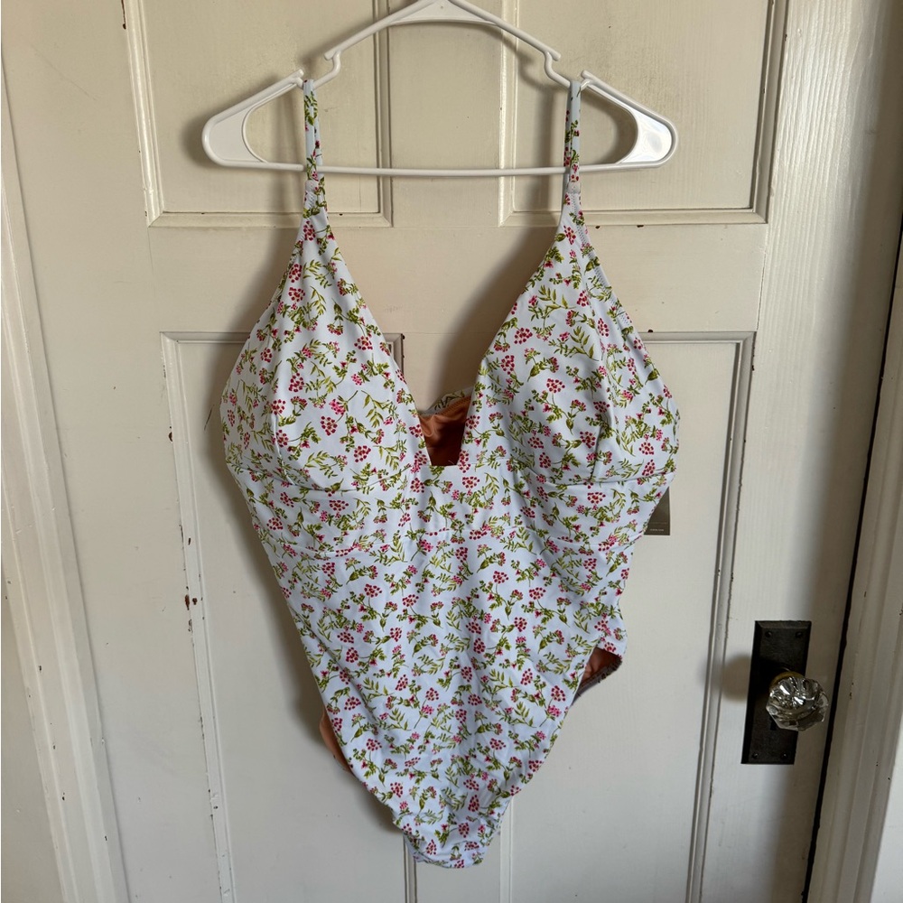 NWT J.Crew Plunge one-piece in cloud meadow floral‎ size 24